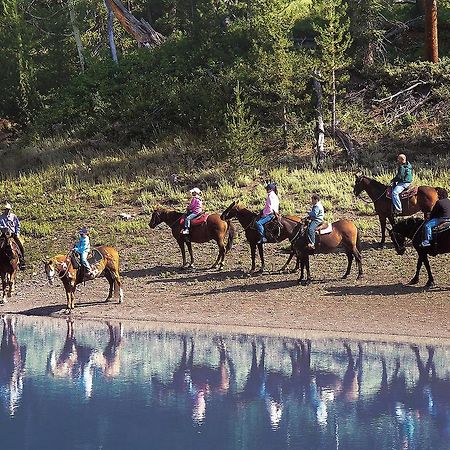 Parade Rest Ranch 웨스트 엘로스톤 외부 사진