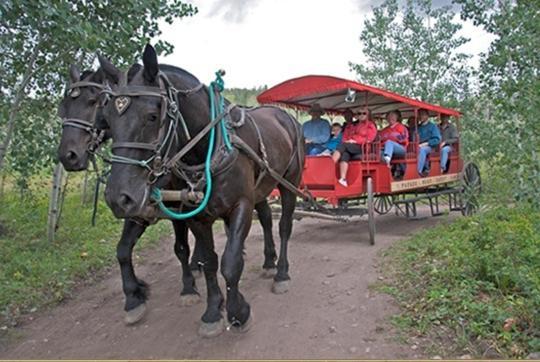 Parade Rest Ranch 웨스트 엘로스톤 외부 사진
