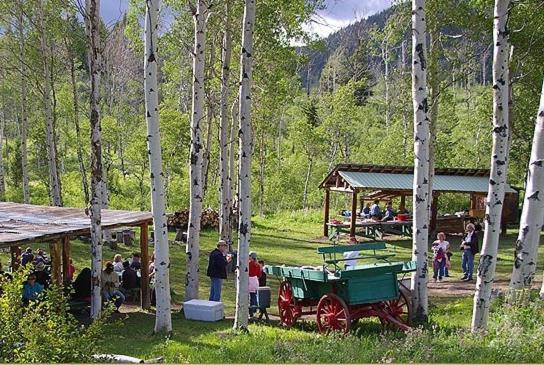 Parade Rest Ranch 웨스트 엘로스톤 외부 사진