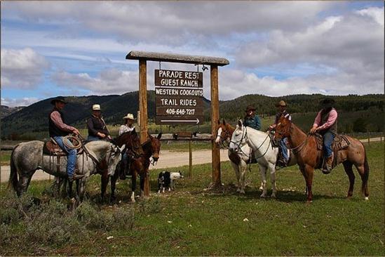 Parade Rest Ranch 웨스트 엘로스톤 외부 사진