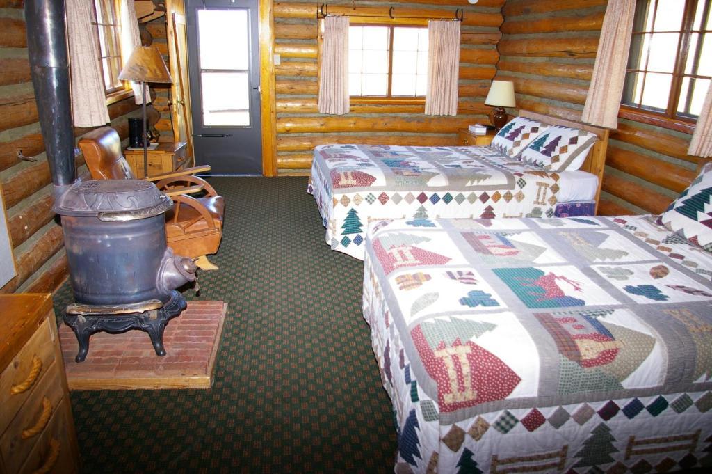 Parade Rest Ranch 웨스트 엘로스톤 객실 사진