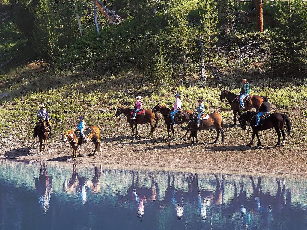 Parade Rest Ranch 웨스트 엘로스톤 외부 사진